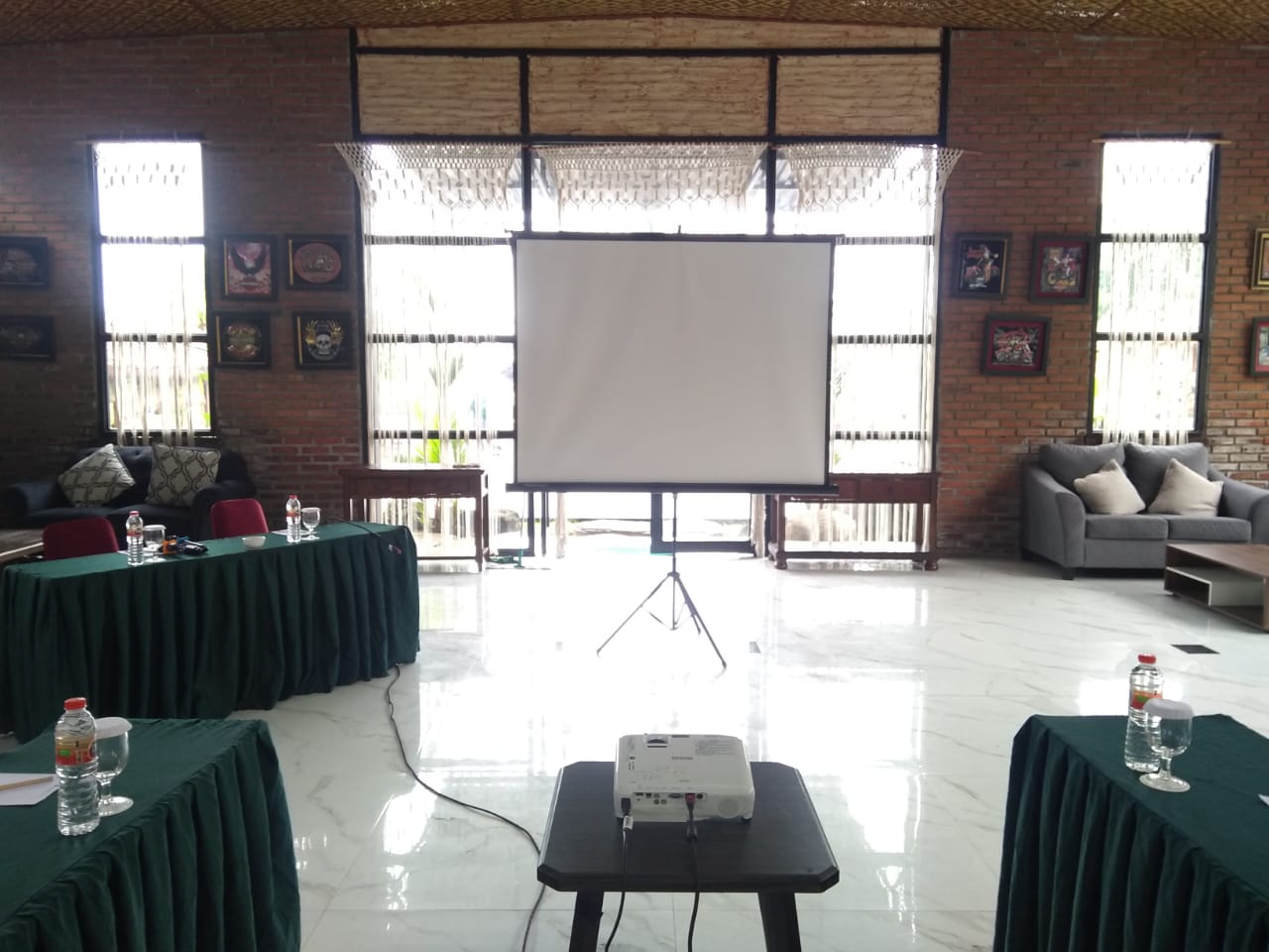 Sewa Monitor Jogja Sekitar Sekolah Tinggi Pembangunan Masyarakat Desa (STPMD) “APMD” Yogyakarta